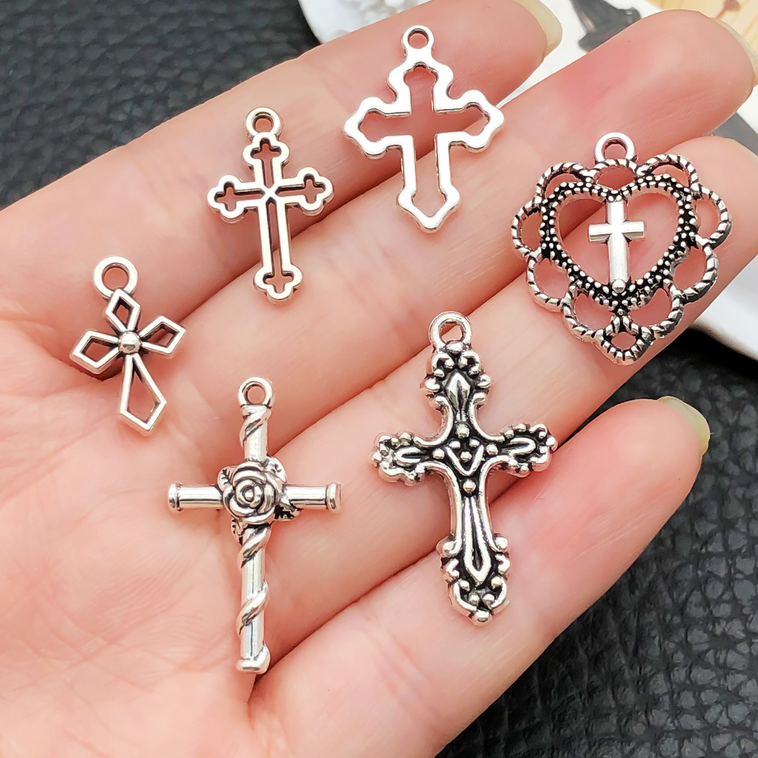 52pcs Assorted Cross Pendants  - Jewelry Making Course recension och pris